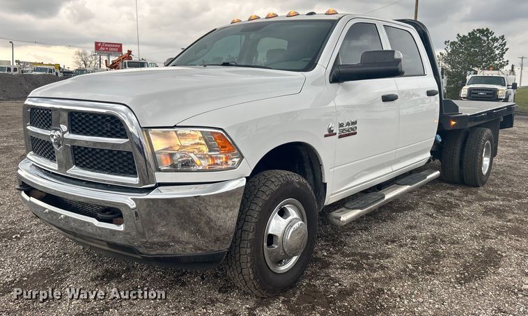 2017 Dodge  Ram 3500HD Crew Cab flatbed truck - EG1337