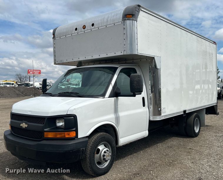 2005 Chevrolet  Express G3500 box truck - EG1360
