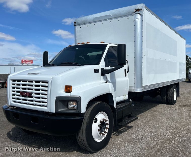 2007 GMC C7500 box truck - EG1370