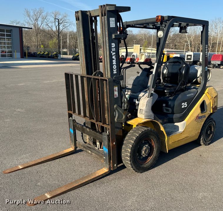 2010 Komatsu  FG25TU-16 forklift - EH6619