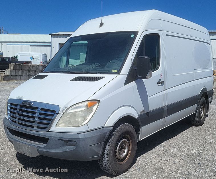 2010 Freightliner Sprinter 2500 van - EJ7847