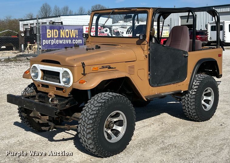 1972 Toyota FJ 40 Land Cruiser SUV - EK4417