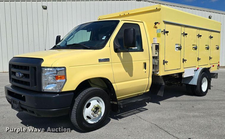 2019 Ford E450 refrigerated truck - LD9126