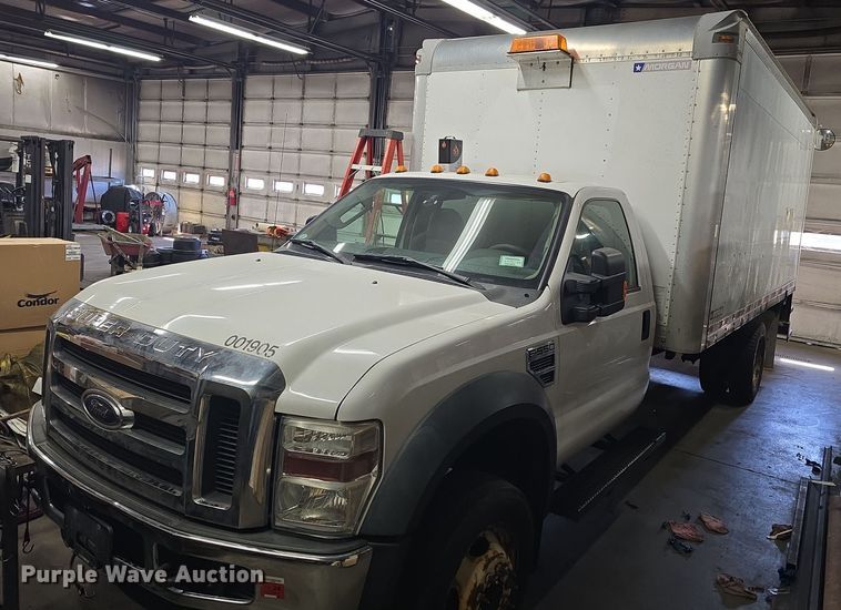 2010 Ford F550 Super Duty XLT box truck - ME9299