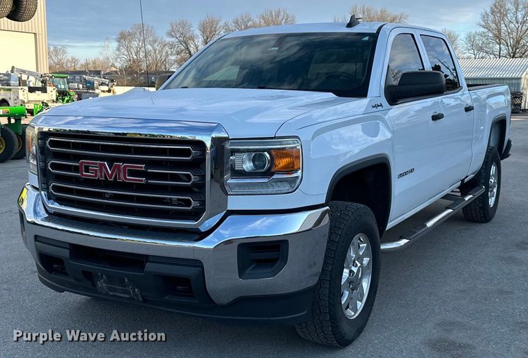 2016 GMC  Sierra 2500HD Crew Cab pickup truck - NT9049