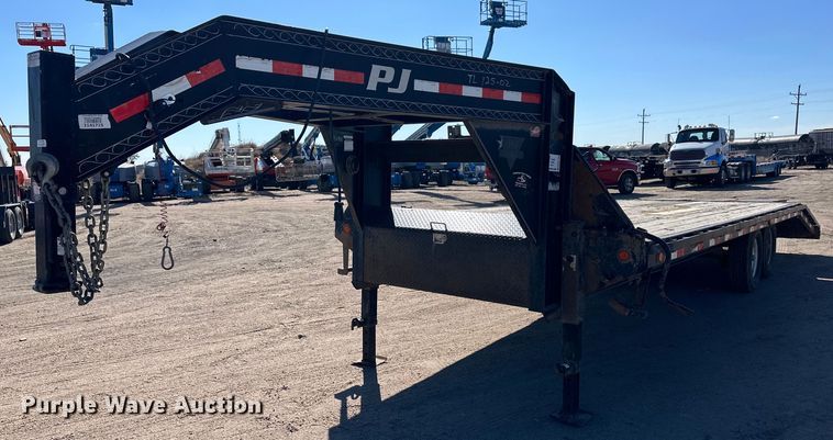2010 PJ equipment trailer - DM2709