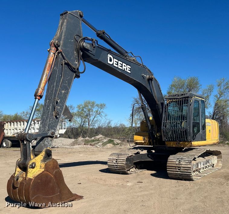2011 John Deere 200D LC excavator - DO1016