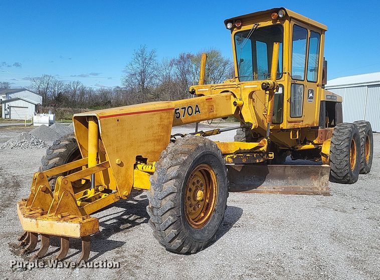 1981 John Deere 570A rigid frame motor grader - DO4879