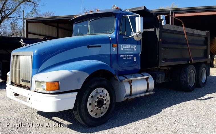 1993 International 9400 dump truck - DP2717