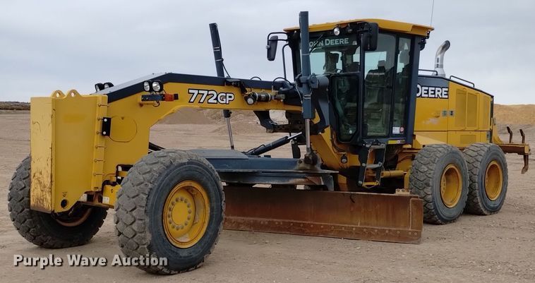 2011 John Deere 772G motor grader - DQ6007