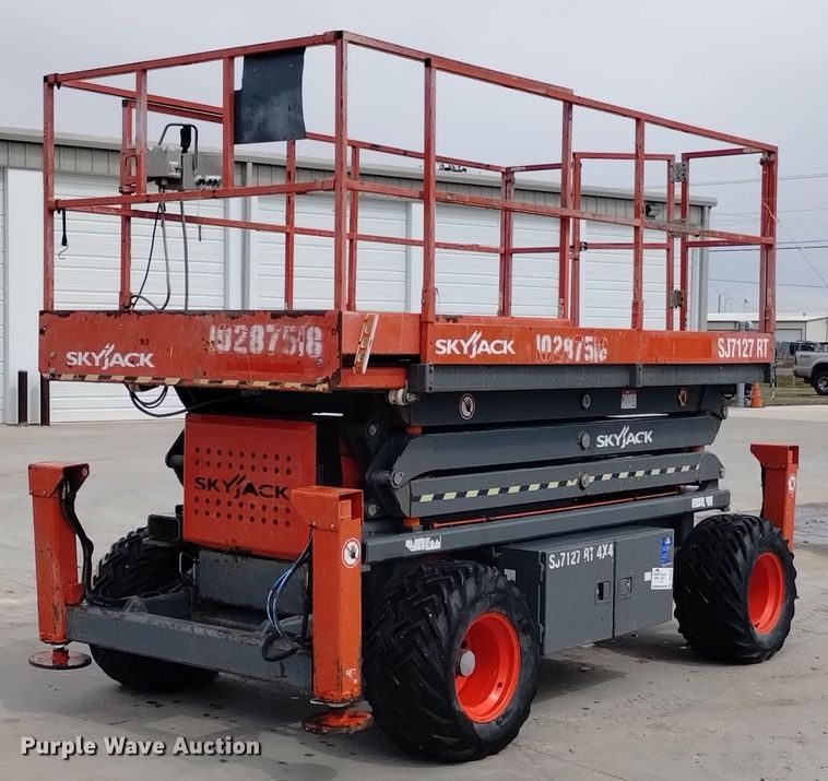 2014 SkyJack SJ 7127 scissor lift - DQ6044