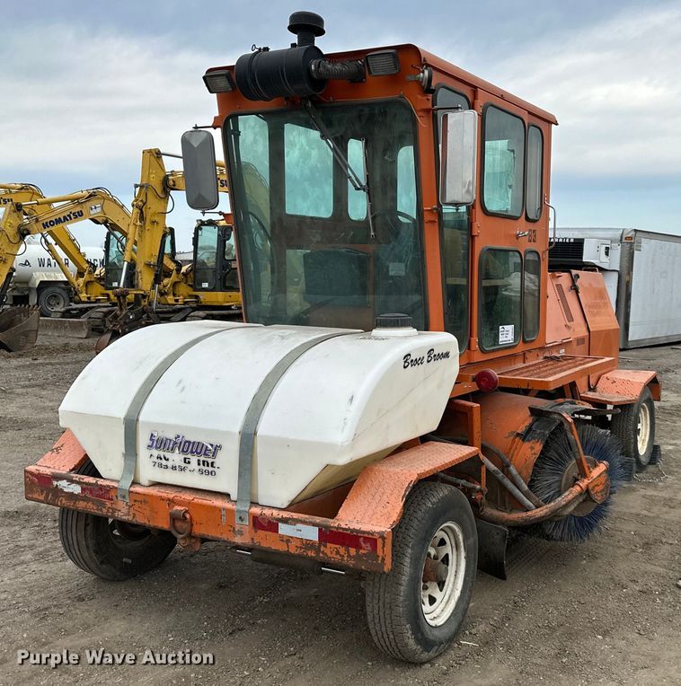 2004 Broce  RJ350 broom - DQ6427