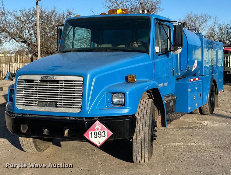 1997 Freightliner FL80 fuel truck - DQ6445