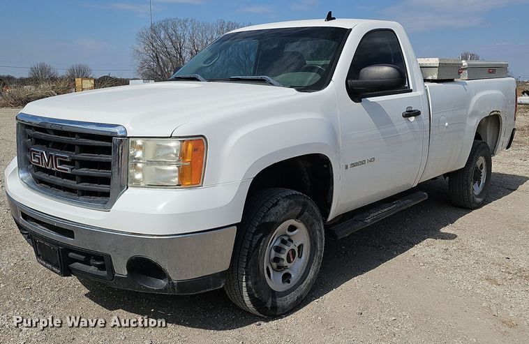 2009 GMC Sierra 2500HD pickup truck - DQ8616