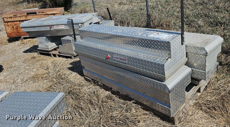 (17) toolboxes - DQ8630