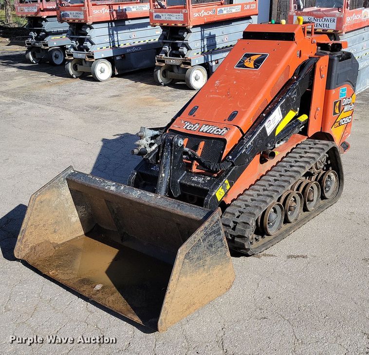 2021 Ditch Witch SK1050 compact utility loader - DR7986