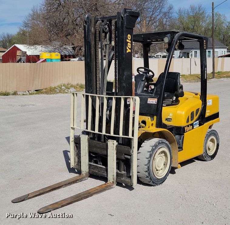 2013 Yale GDP080VXNKGV098 forklift - DR7990