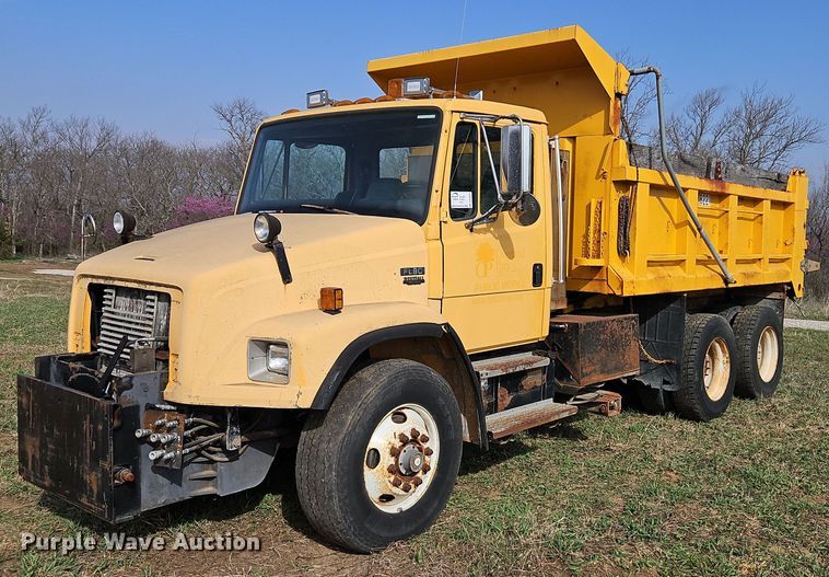 1999 Freightliner  FL80 dump truck - DR8563