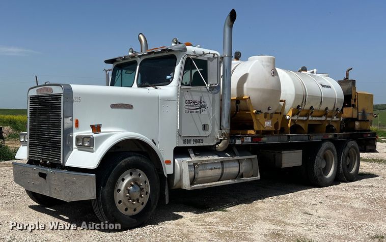 1989 Freightliner FLC flatbed truck with Vermeer fluid mixer - DS2934