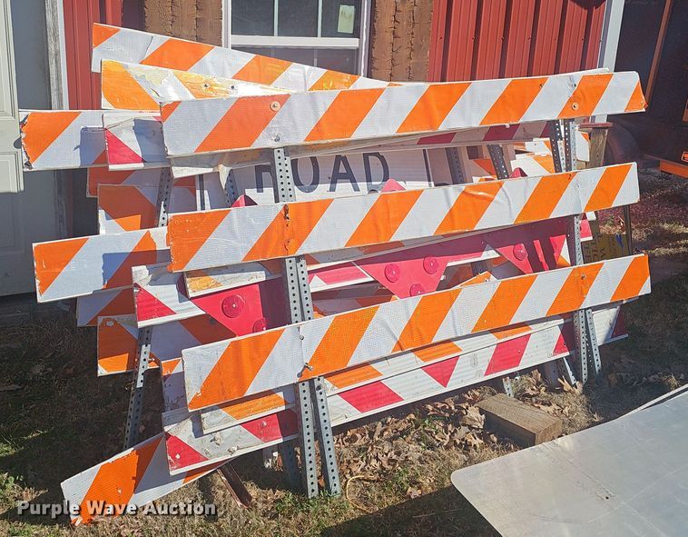 Approximately 24 road barriers - EJ6122