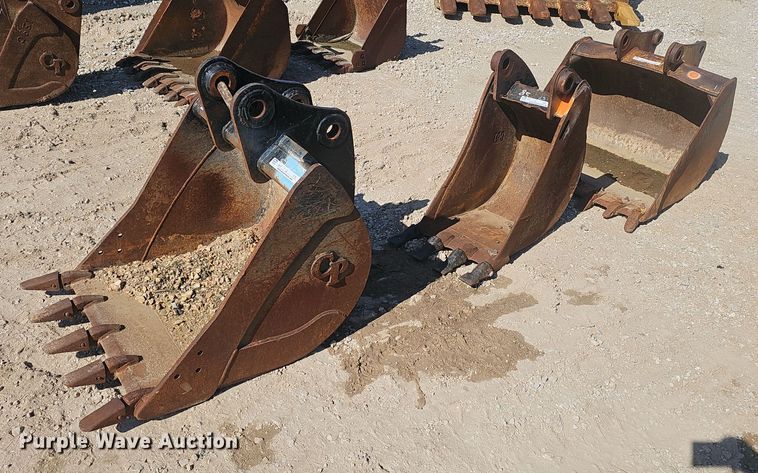 (3) backhoe buckets - EJ6124
