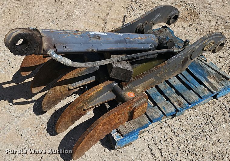 Strickland SK260 excavator thumb - EJ6149