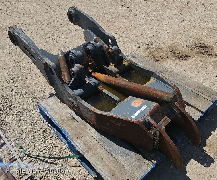 Strickland SK210 excavator thumb - EJ6151