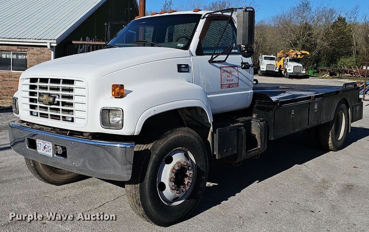 1997 Chevrolet C7500 flatbed truck - EJ6204