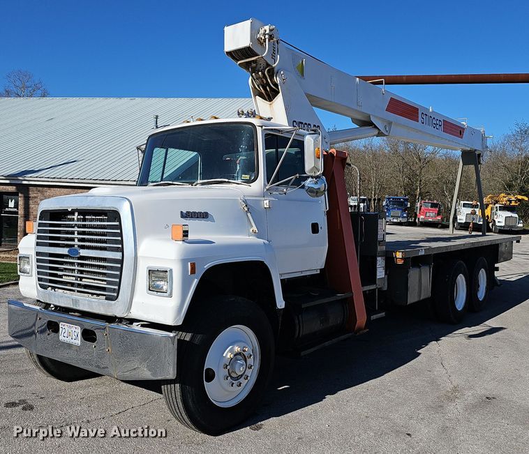 1992 Ford L9000 crane truck - EJ6205