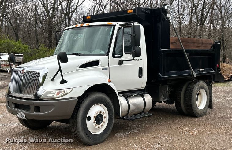 2010 International 4300 dump truck - EK4394
