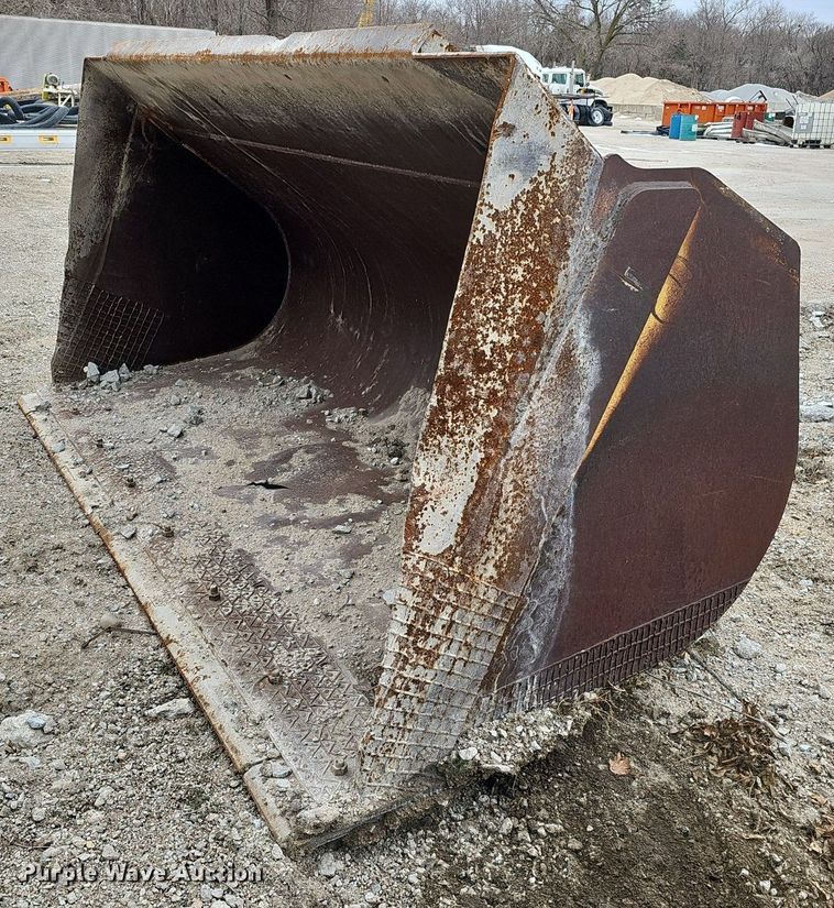 108" W wheel loader bucket - IO9887