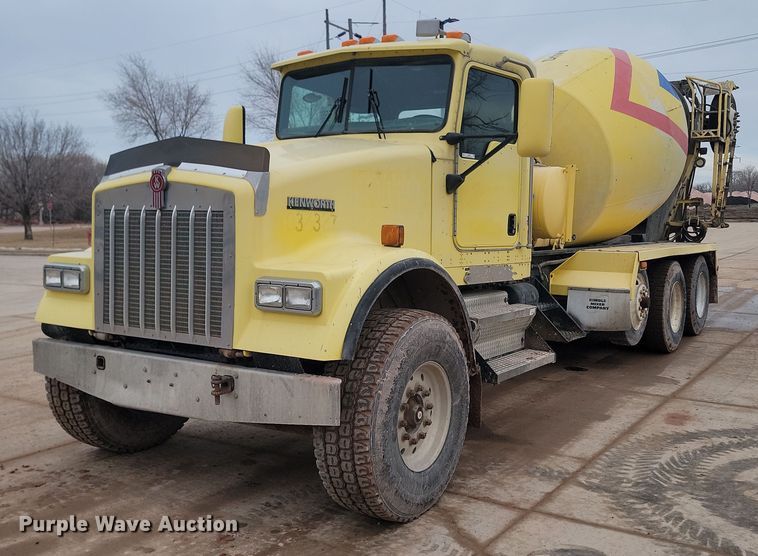 2004 Kenworth  W900 ready mix truck - LA9636