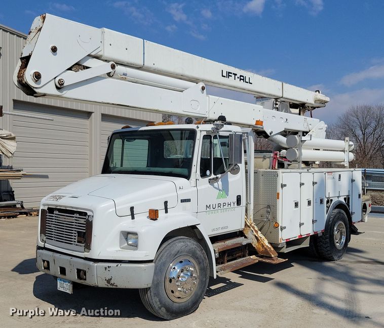 2003 Freightliner FL80 bucket truck - LC9926