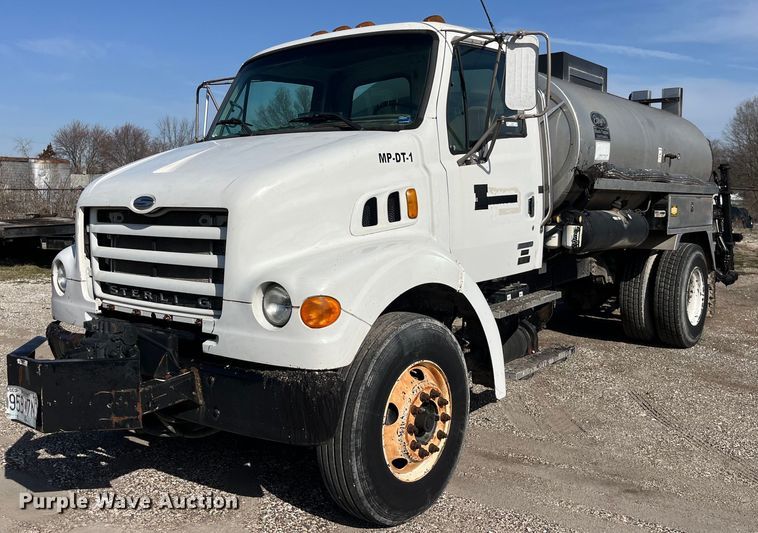 2005 Sterling L7500 oil distributor truck - LD9346
