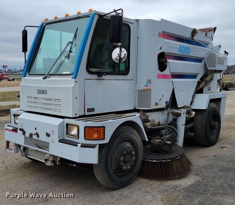 1999 Johnston  4000 street sweeper - MQ9704