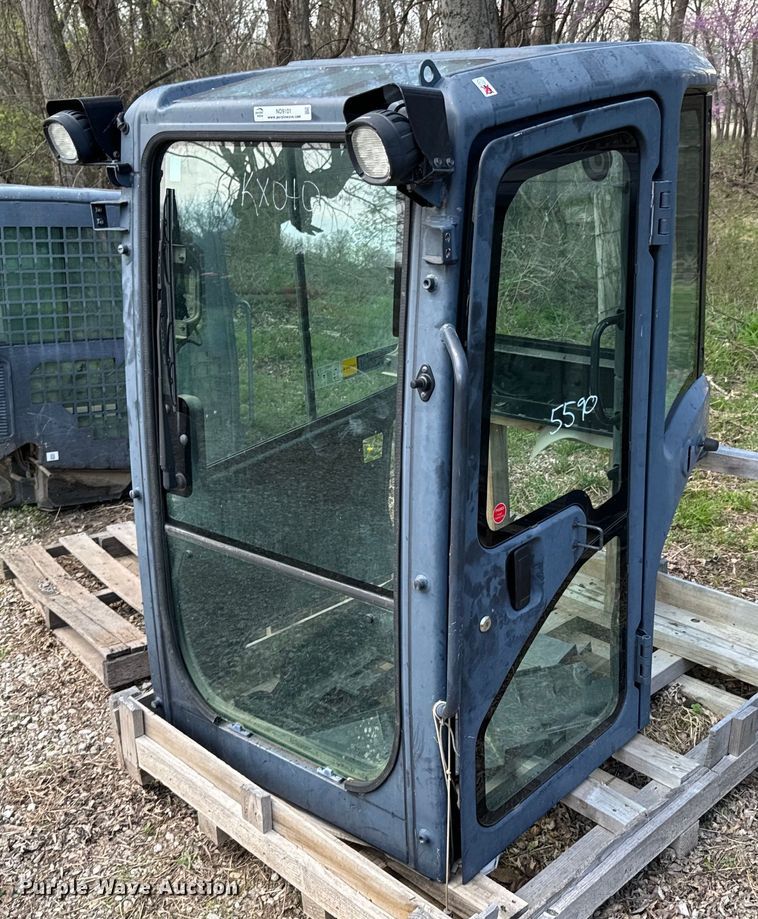 Kubota enclosed cab - ND9101
