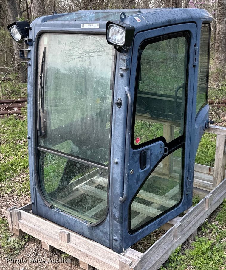 Kubota enclosed cab - ND9103