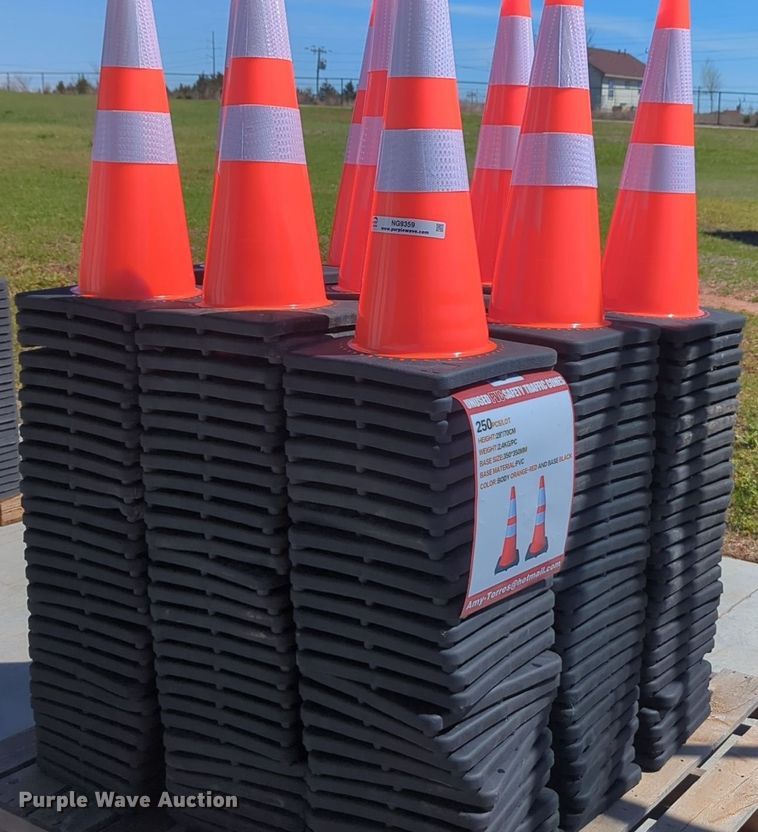 (250) 28" traffic cones  - NG9359
