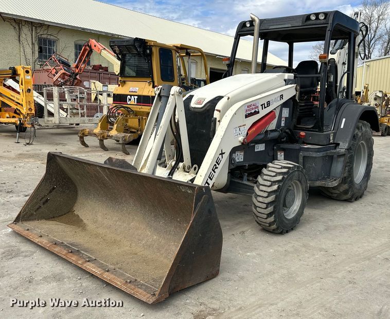 2015 Terex TLB840R backhoe - NT9051