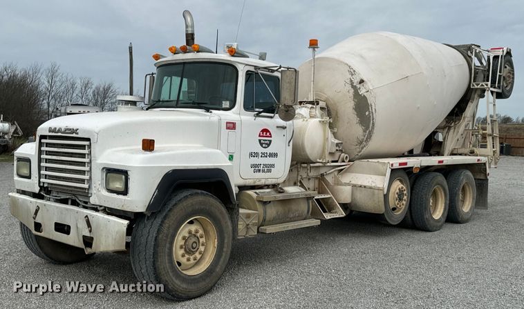 1999 Mack RD690S ready mix truck - OD9970