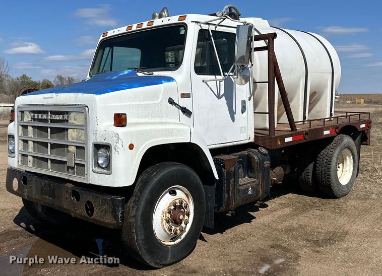 1986 International S2300 water truck - OE9008