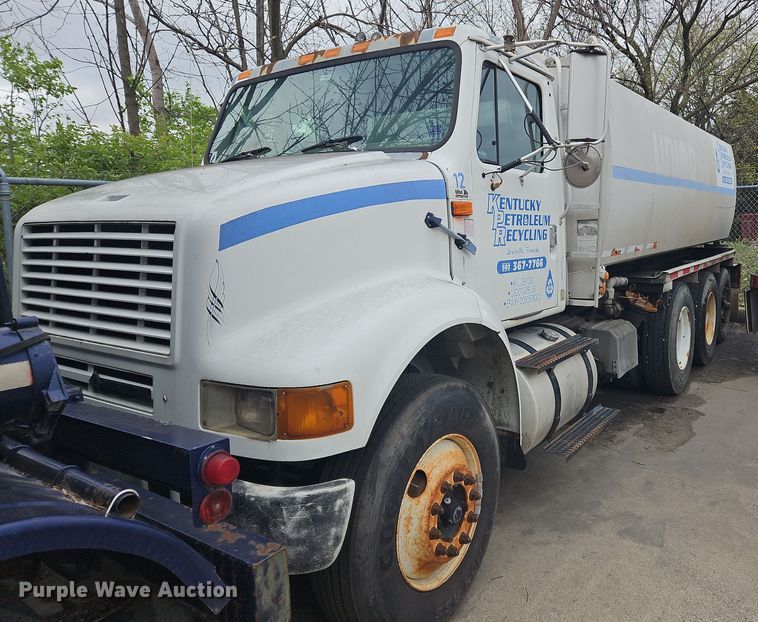 2001 International  8100 tank truck - OK9856