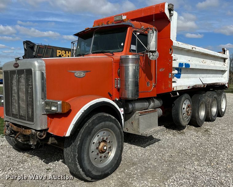 1996 Peterbilt  357 dump truck - OM9996