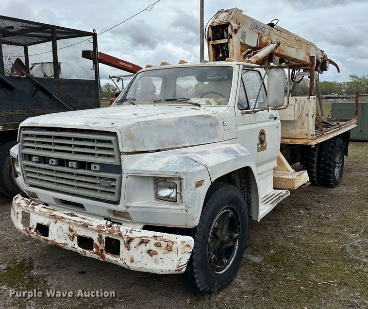 1982 Ford F603 digger derrick truck - DG4311