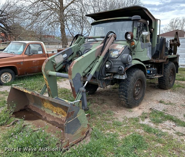 1988 Freightliner Unimog emplacement excavator - DG4313