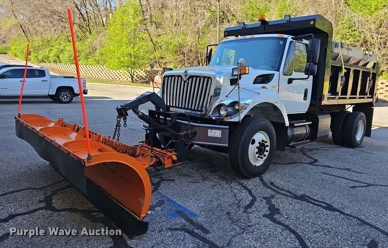 2010 International  WorkStar 7300 dump truck - DM1586