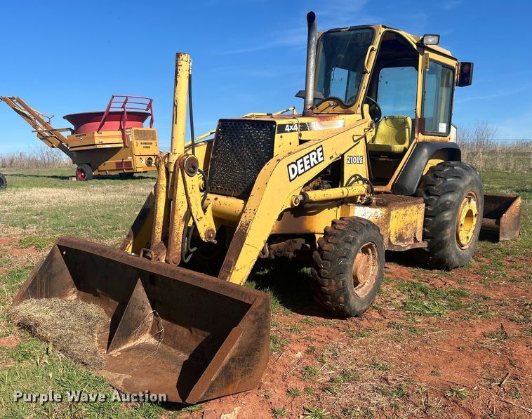 John Deere 210LE landscape tractor - DO1069