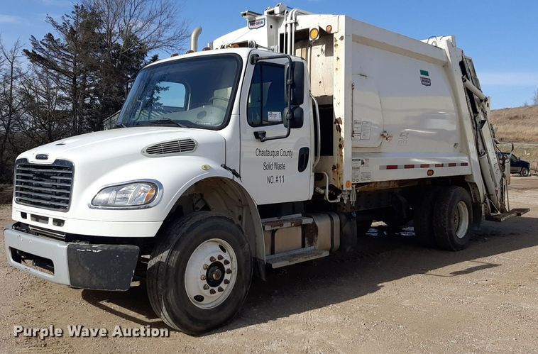 2019 Freightliner Business Class M2 106 refuse truck - DP2730