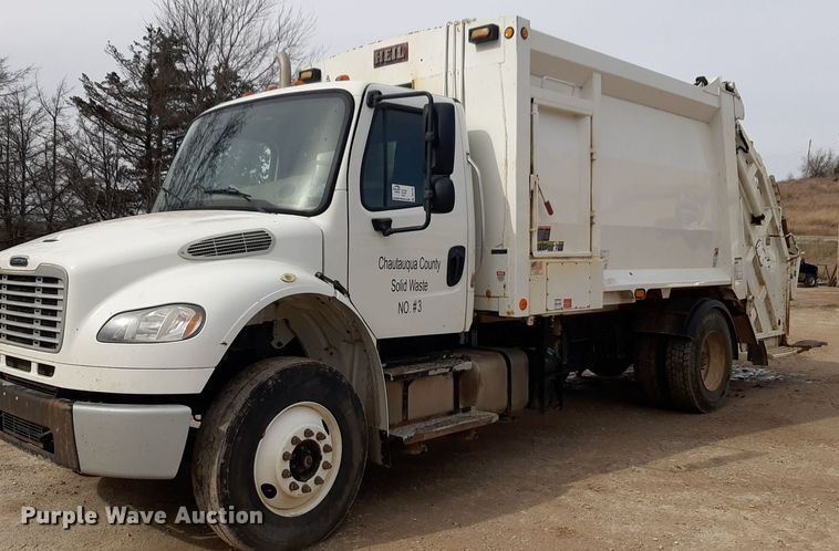2015 Freightliner Business Class M2 106 refuse truck - DP2732