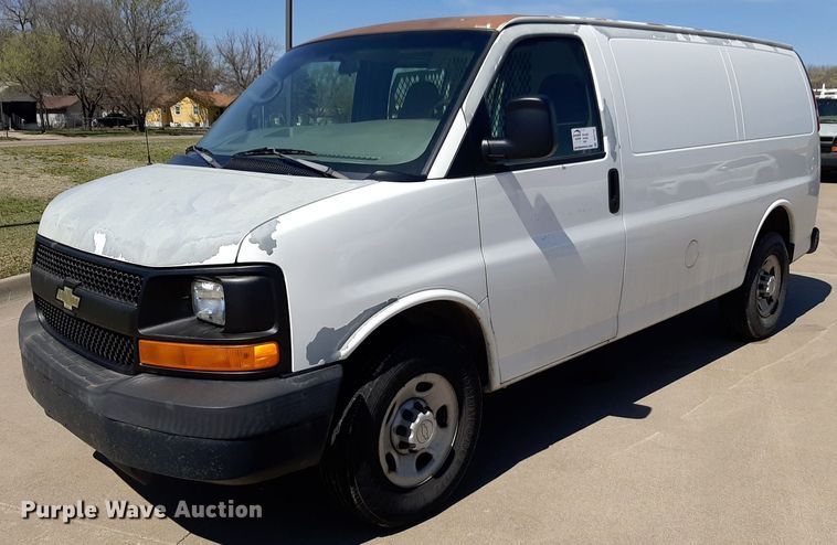 2007 Chevrolet Express 2500 van - DP2742